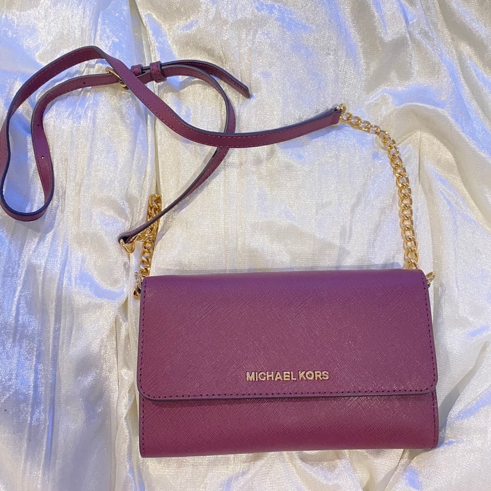 Michael Kors cross body bag. Never been used!